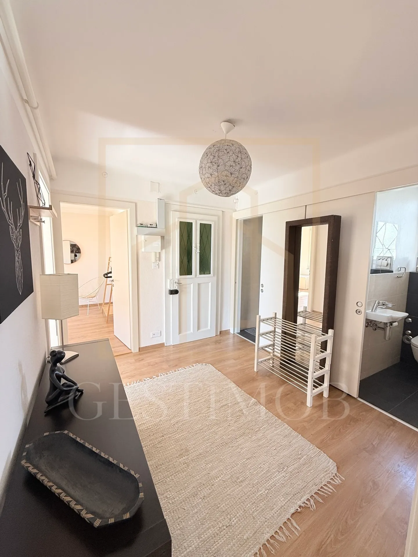 Spacious 3-room furnished apartment with balcony - lake view - Photo 6 of 11