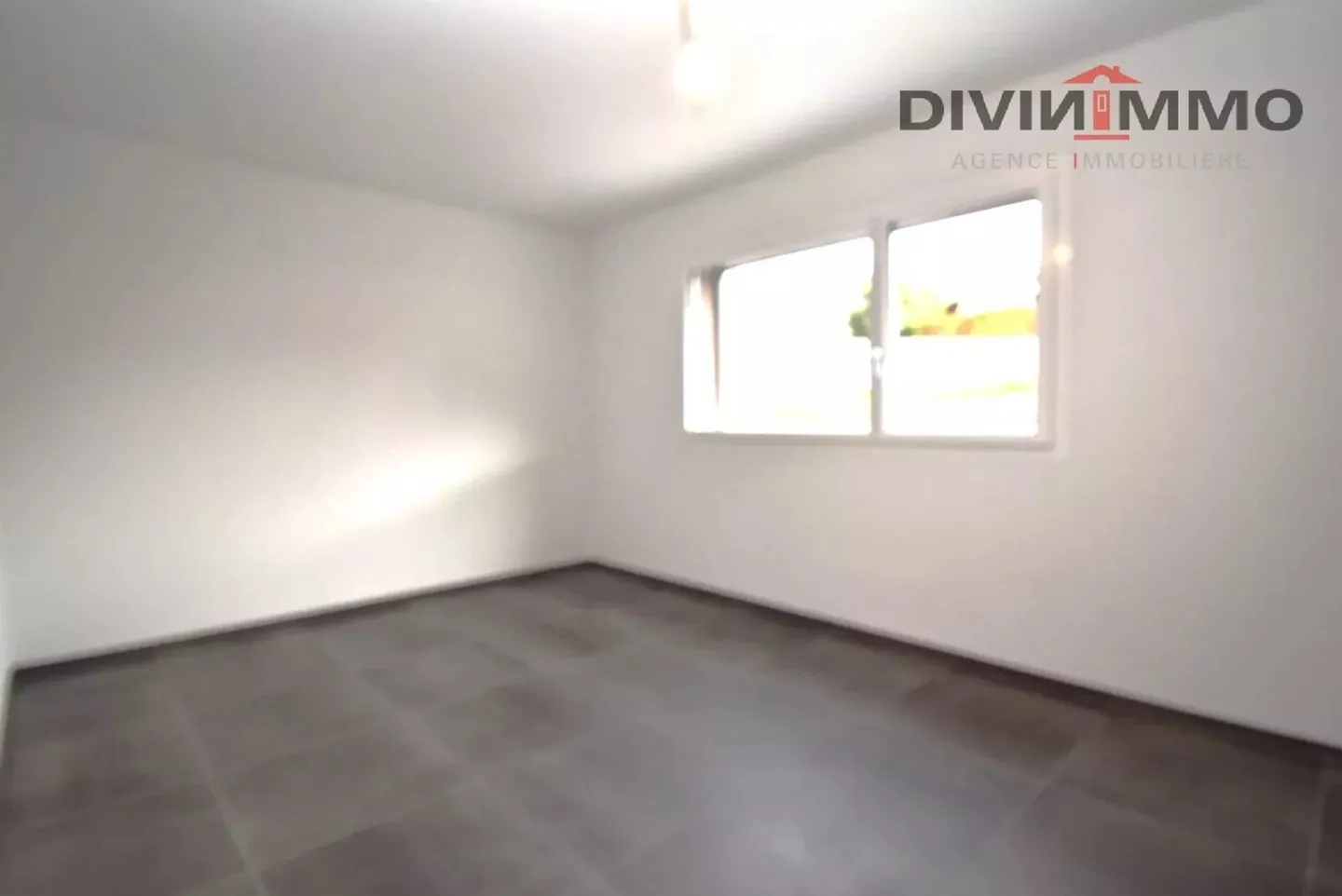 Bellissimo nuovo appartamento di 4,5 stanze al piano terra est - Foto 3 di 10