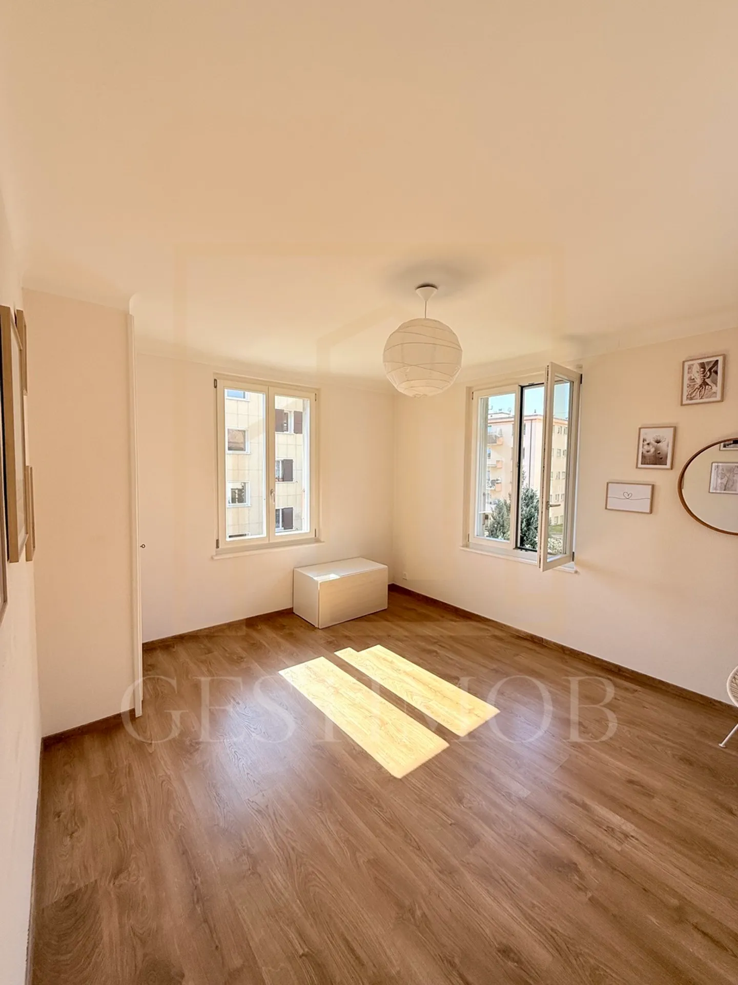 Spacious 3-room furnished apartment with balcony - lake view - Photo 8 of 11