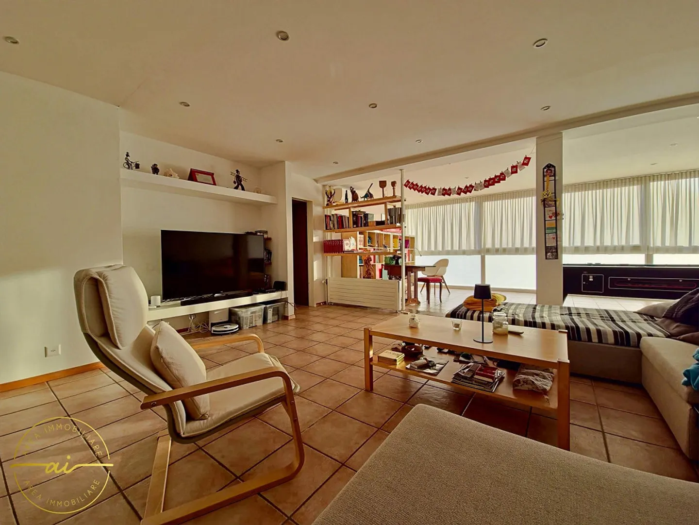 MAISON INDÉPENDANTE DE 5,5 PIÈCES AVEC JARDIN ET ESPACES COMMERCIAUX - Photo 1 sur 13