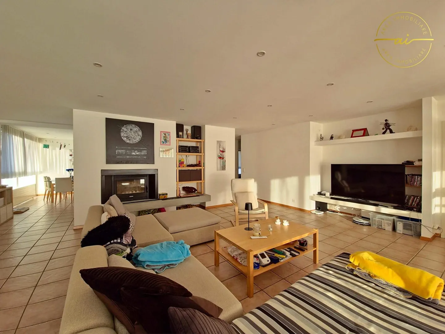 MAISON INDÉPENDANTE DE 5,5 PIÈCES AVEC JARDIN ET ESPACES COMMERCIAUX - Photo 4 sur 13