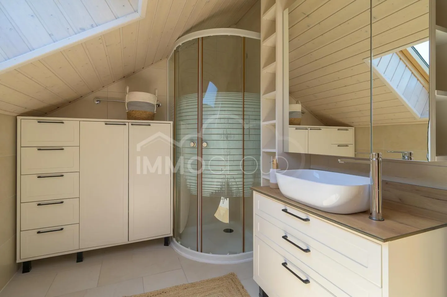 Renoviertes Mietshaus mit Potenzial - Foto 4 von 13