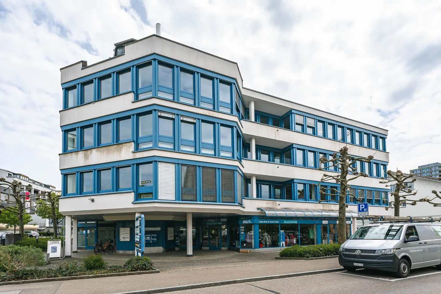 Versatile commercial space in a central location, ideal for office, shop, practice - Photo 1 of 10