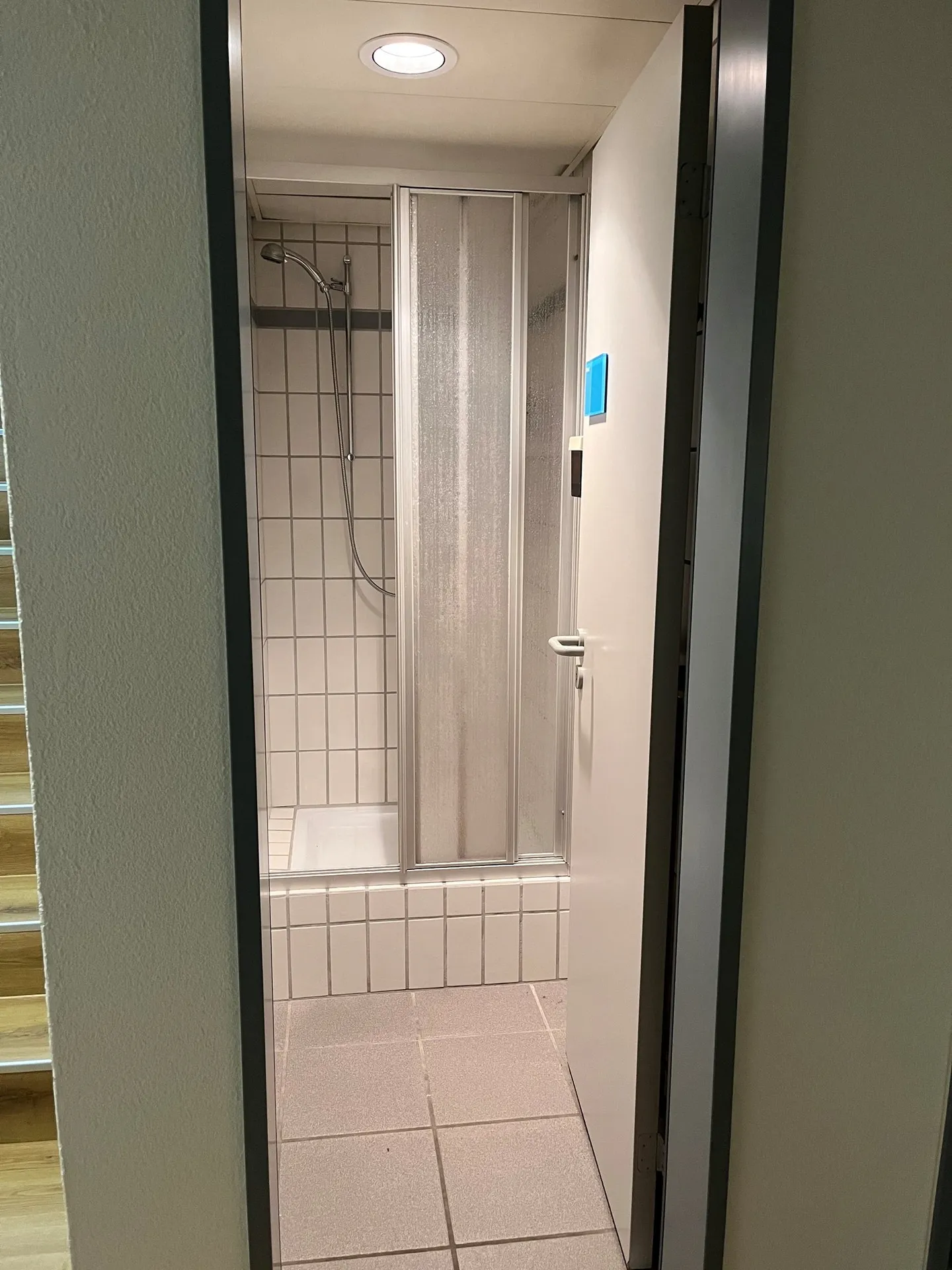 Versatile commercial space in a central location, ideal for office, shop, practice - Photo 8 of 10