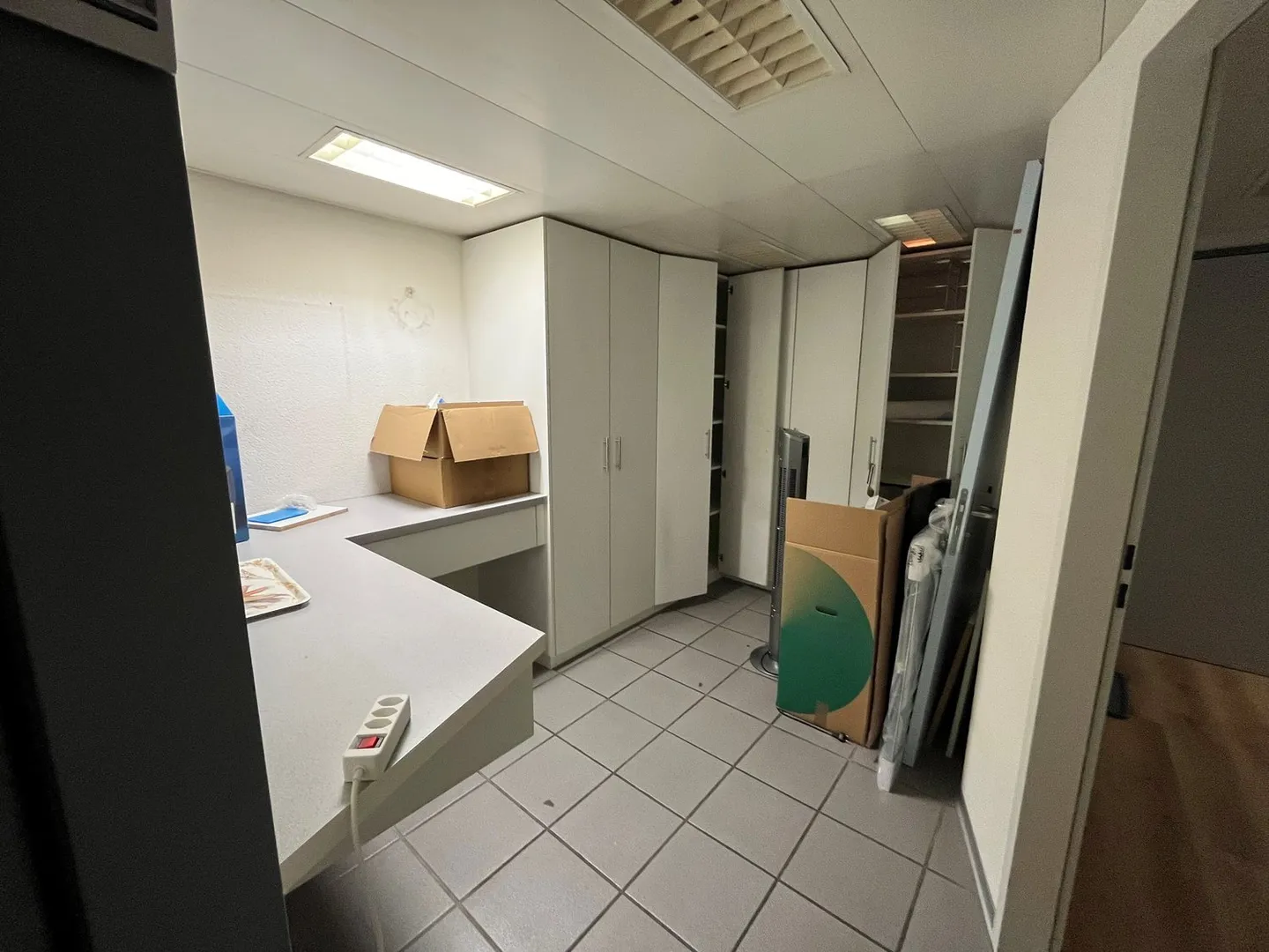 Versatile commercial space in a central location, ideal for office, shop, practice - Photo 10 of 10