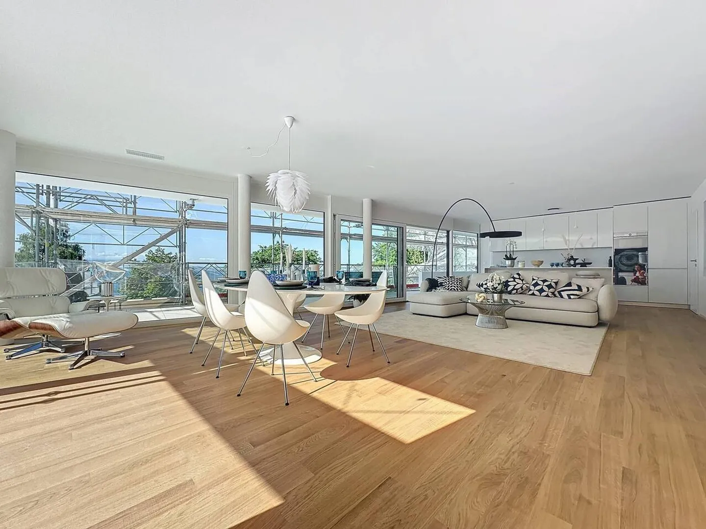 New promotion: 5.5 room apartment with covered balcony and rooftop - Photo 2 of 13