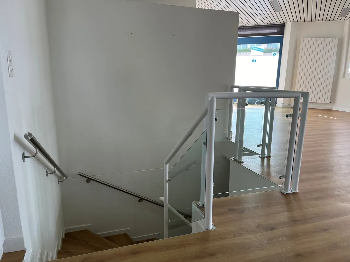 Versatile commercial space in a central location, ideal for office, shop, practice - Photo 7 of 10