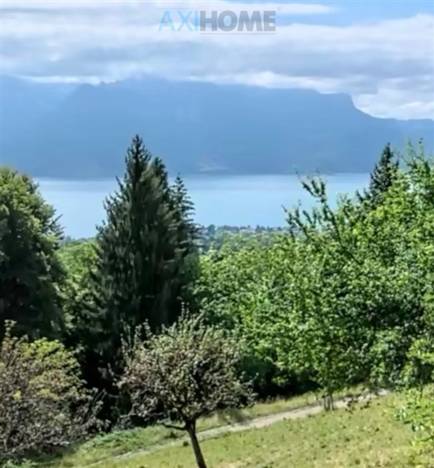 Building plot with lake view with valid permit for a detached villa - Photo 1 of 2
