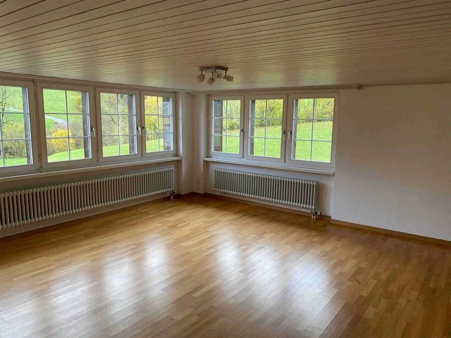 Appartement spacieux à Brunnadern - Photo 2 sur 8