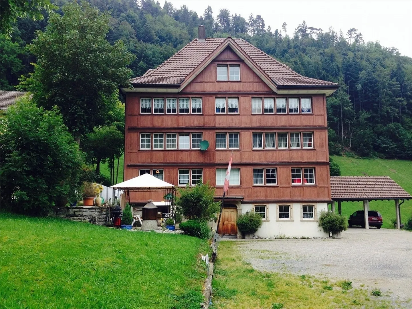 Appartement spacieux à Brunnadern - Photo 1 sur 8