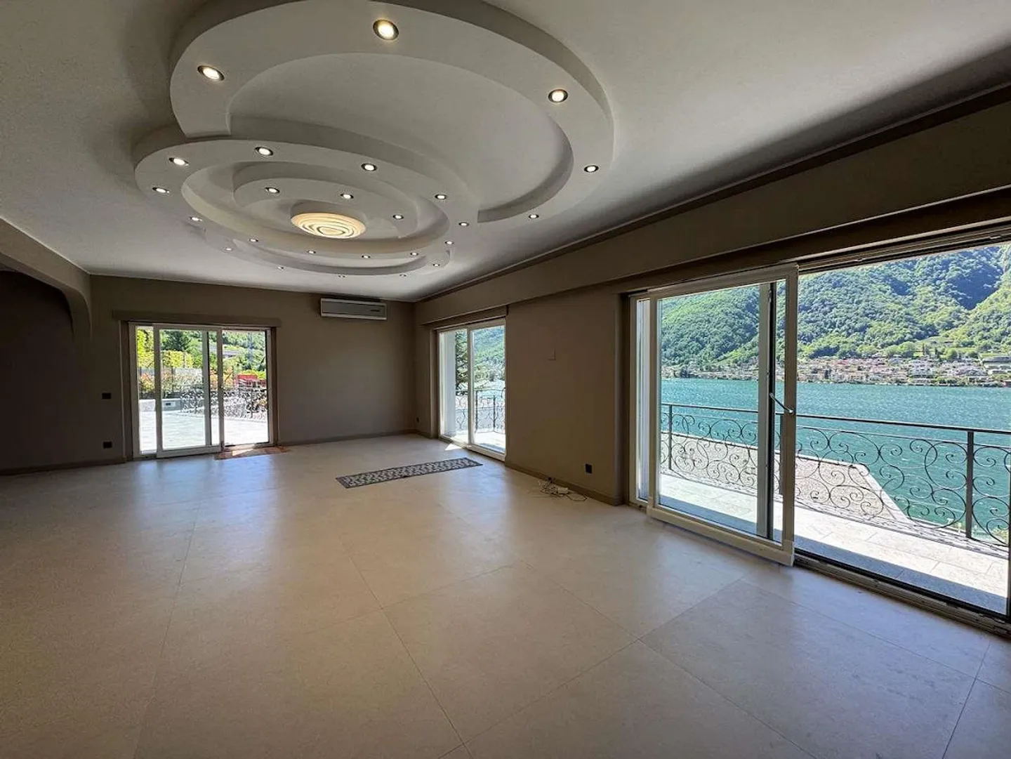 Villa with pool - Photo 5 of 13