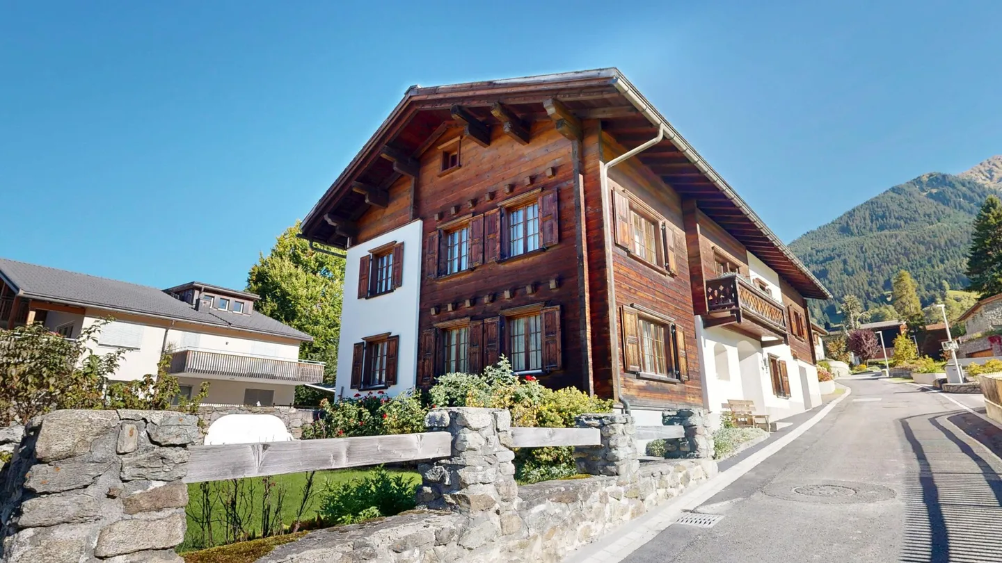 Vivere idilliaco in una posizione popolare - Incantevole casa plurifamiliare a Klosters - Foto 1 di 12