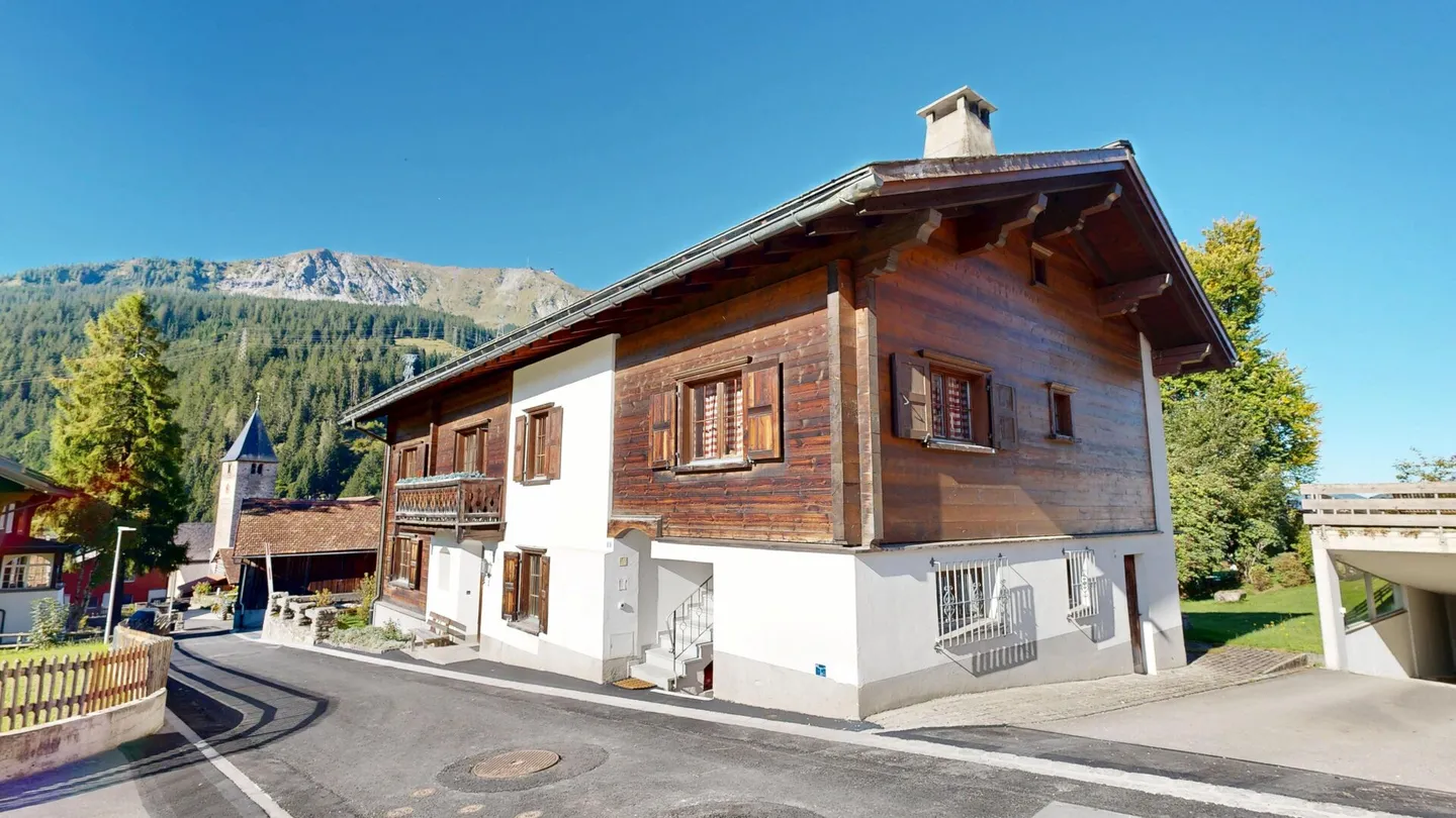 Vivere idilliaco in una posizione popolare - Incantevole casa plurifamiliare a Klosters - Foto 2 di 12