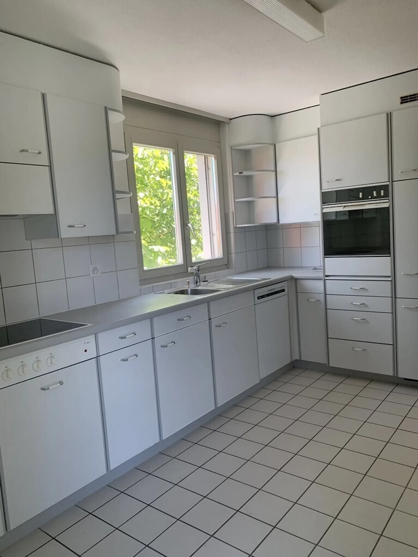 Living in a central location - Photo 6 of 9