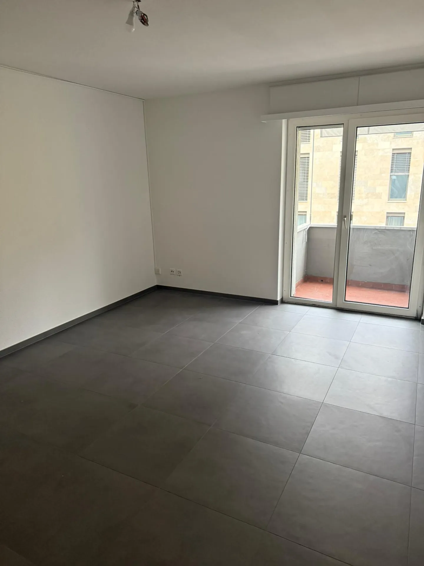 Pregassona - Appartement de 2,5 pièces entièrement rénové - Photo 3 sur 7