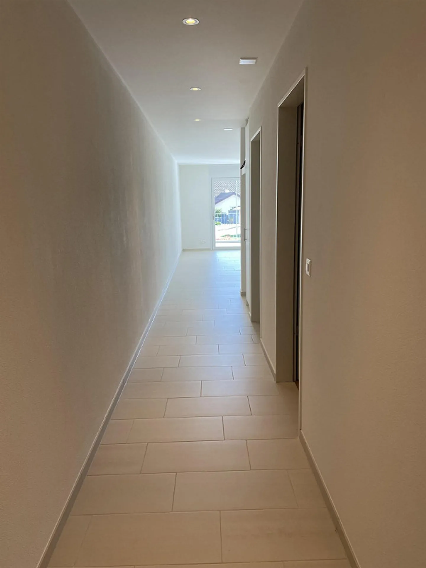 Appartamento 2.5 camere idilliaco situato vicino alla natura - Foto 4 di 6