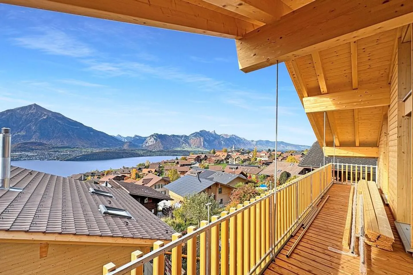 Detached house with lake view & mountain panorama - Photo 2 of 5