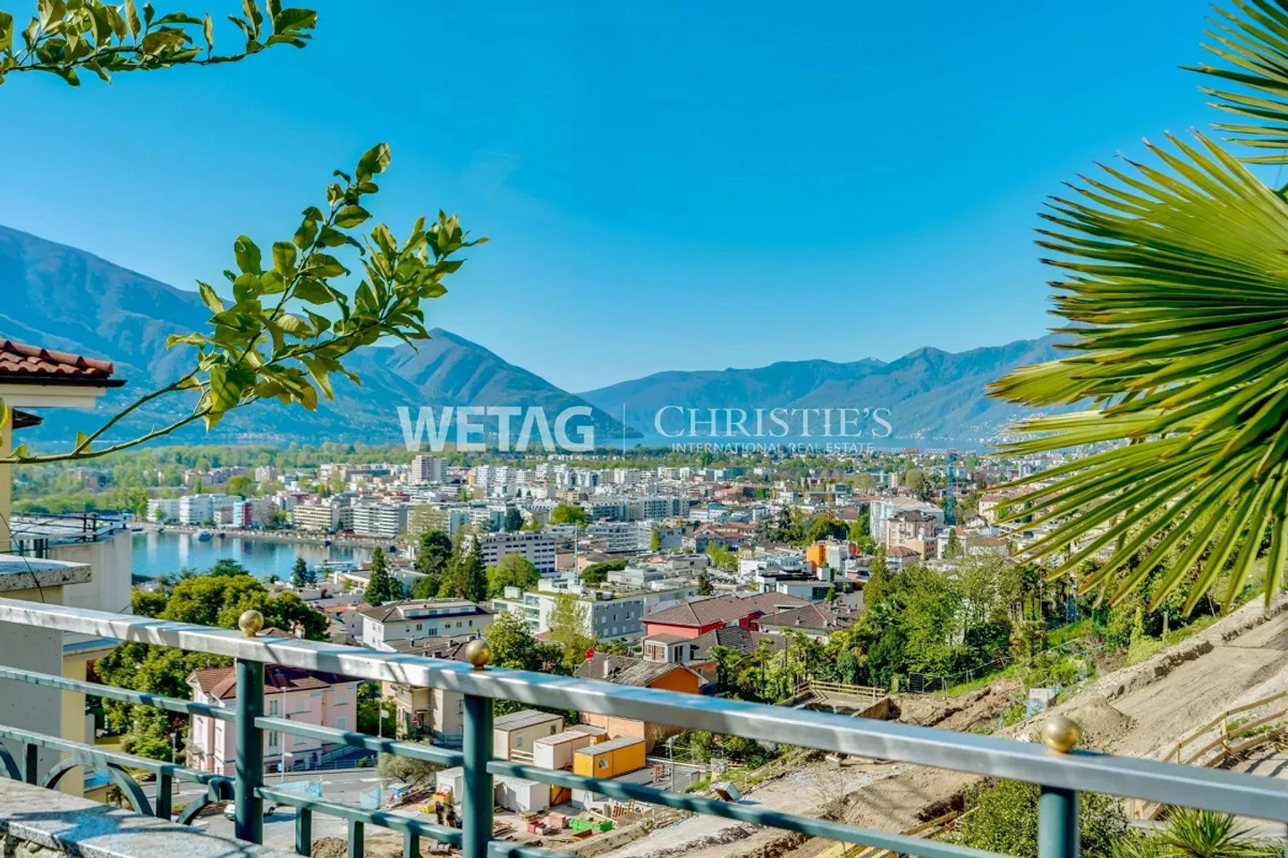 Muralto : Appartement moderne et lumineux avec grande terrasse et architecture en verre élégante à vendre - Photo 1 sur 13
