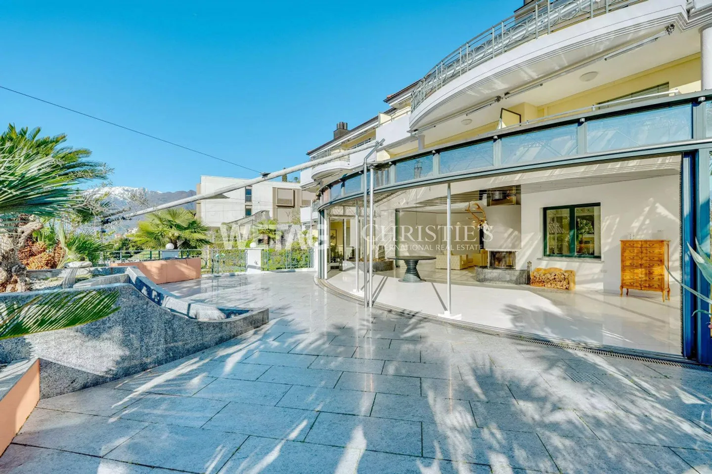 Muralto : Appartement moderne et lumineux avec grande terrasse et architecture en verre élégante à vendre - Photo 2 sur 13