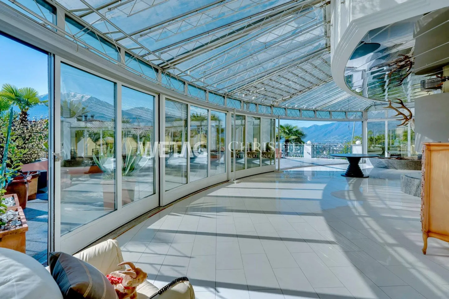 Muralto : Appartement moderne et lumineux avec grande terrasse et architecture en verre élégante à vendre - Photo 4 sur 13