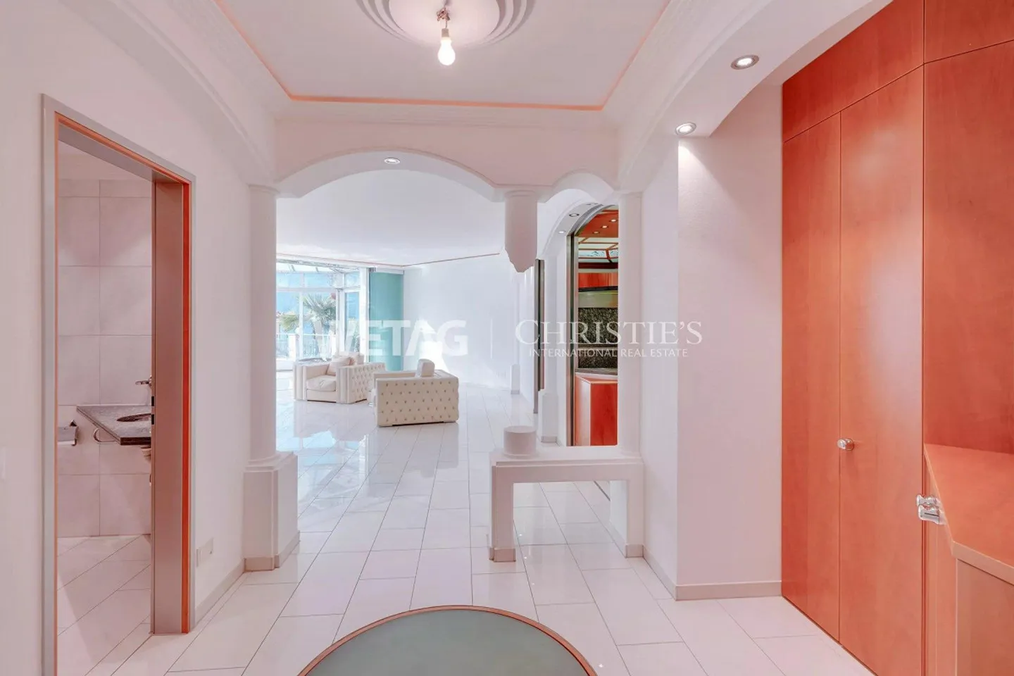 Muralto : Appartement moderne et lumineux avec grande terrasse et architecture en verre élégante à vendre - Photo 5 sur 13