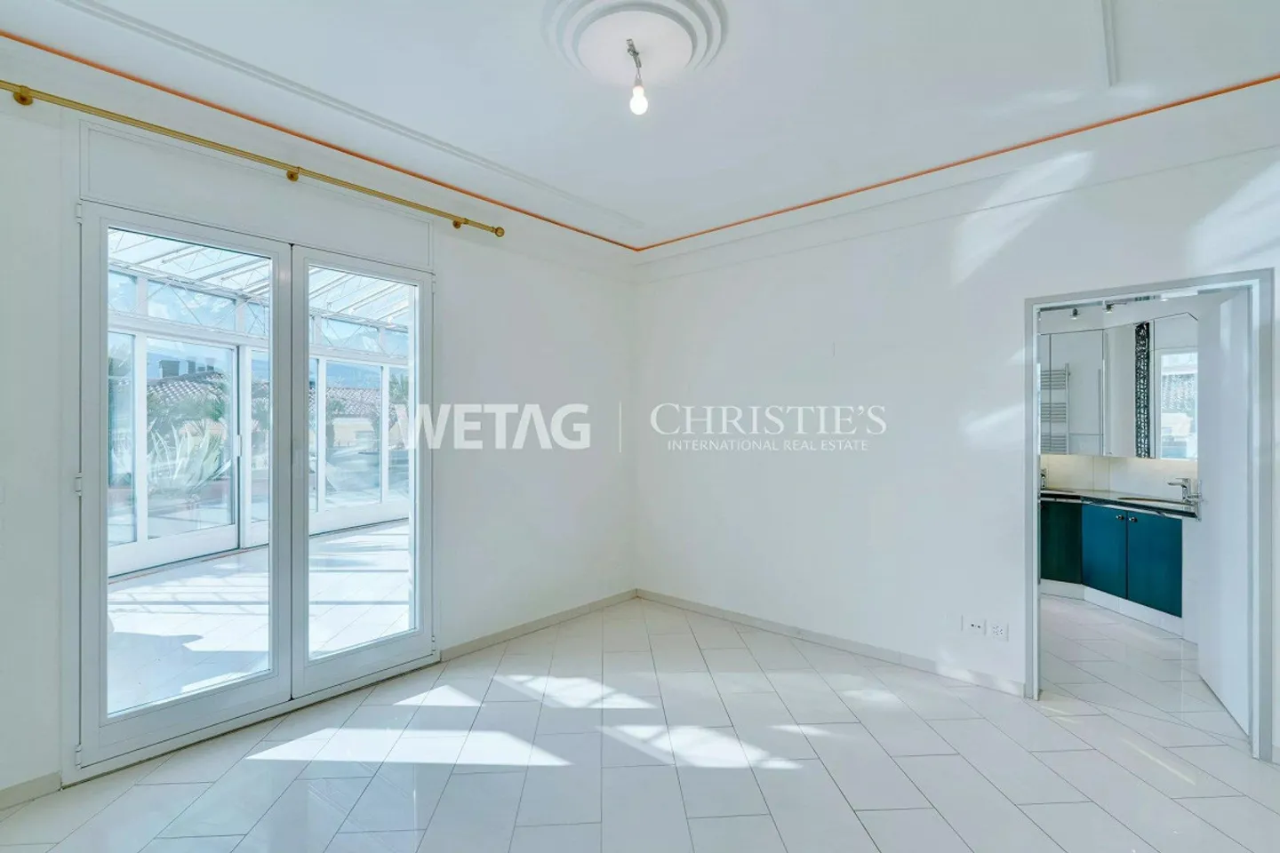 Muralto : Appartement moderne et lumineux avec grande terrasse et architecture en verre élégante à vendre - Photo 7 sur 13