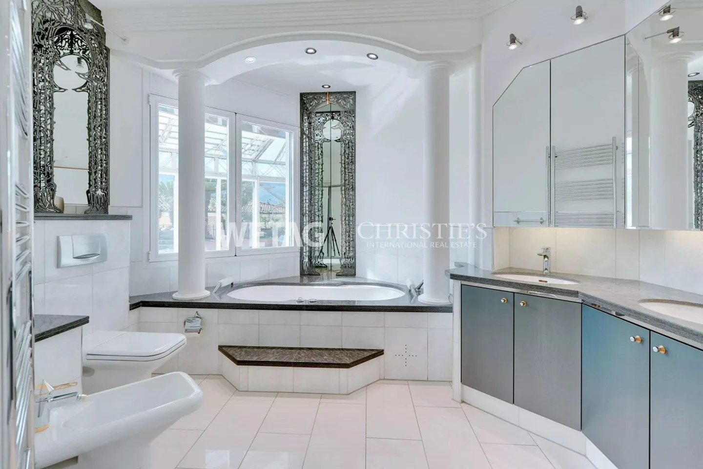 Muralto : Appartement moderne et lumineux avec grande terrasse et architecture en verre élégante à vendre - Photo 8 sur 13