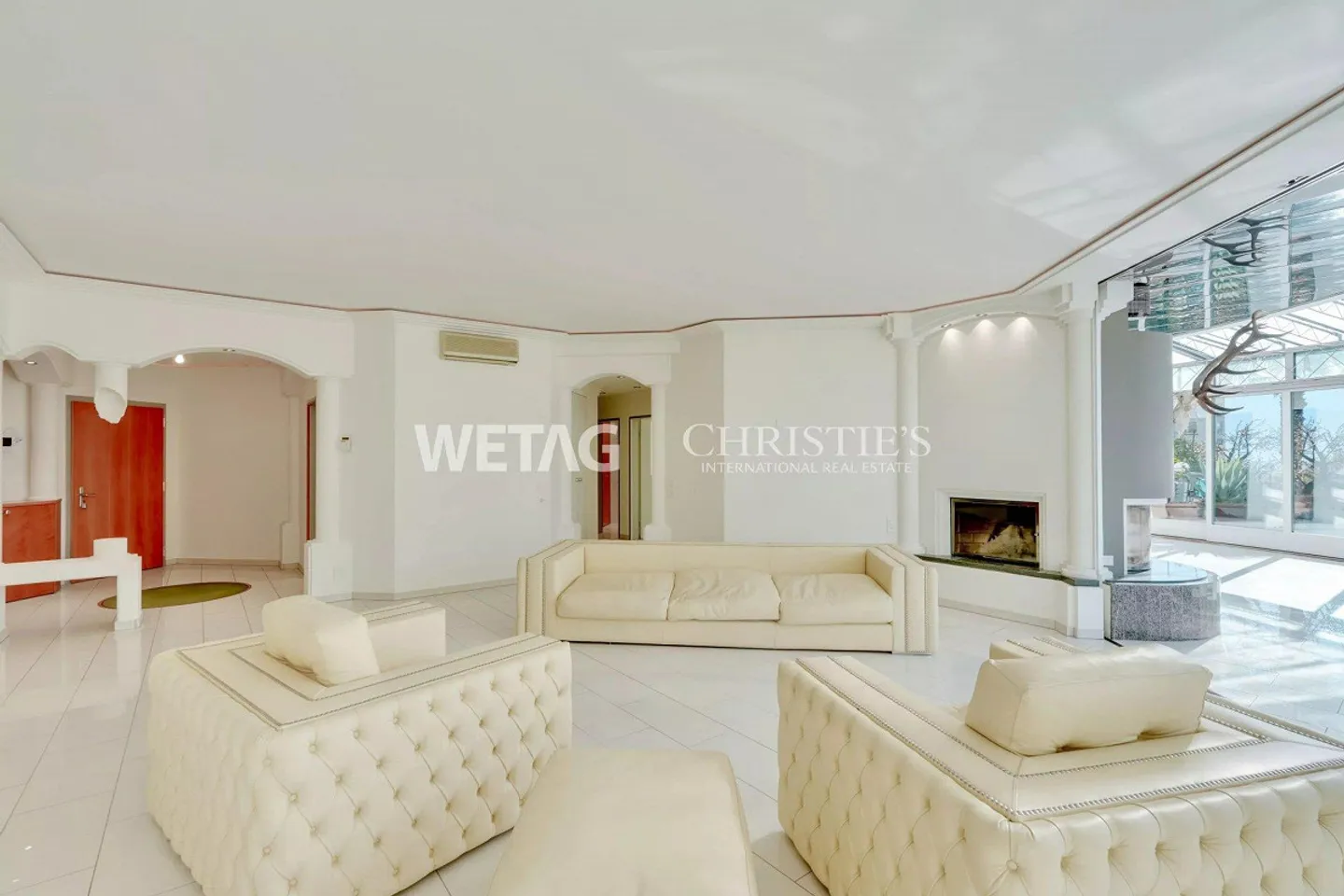 Muralto : Appartement moderne et lumineux avec grande terrasse et architecture en verre élégante à vendre - Photo 9 sur 13