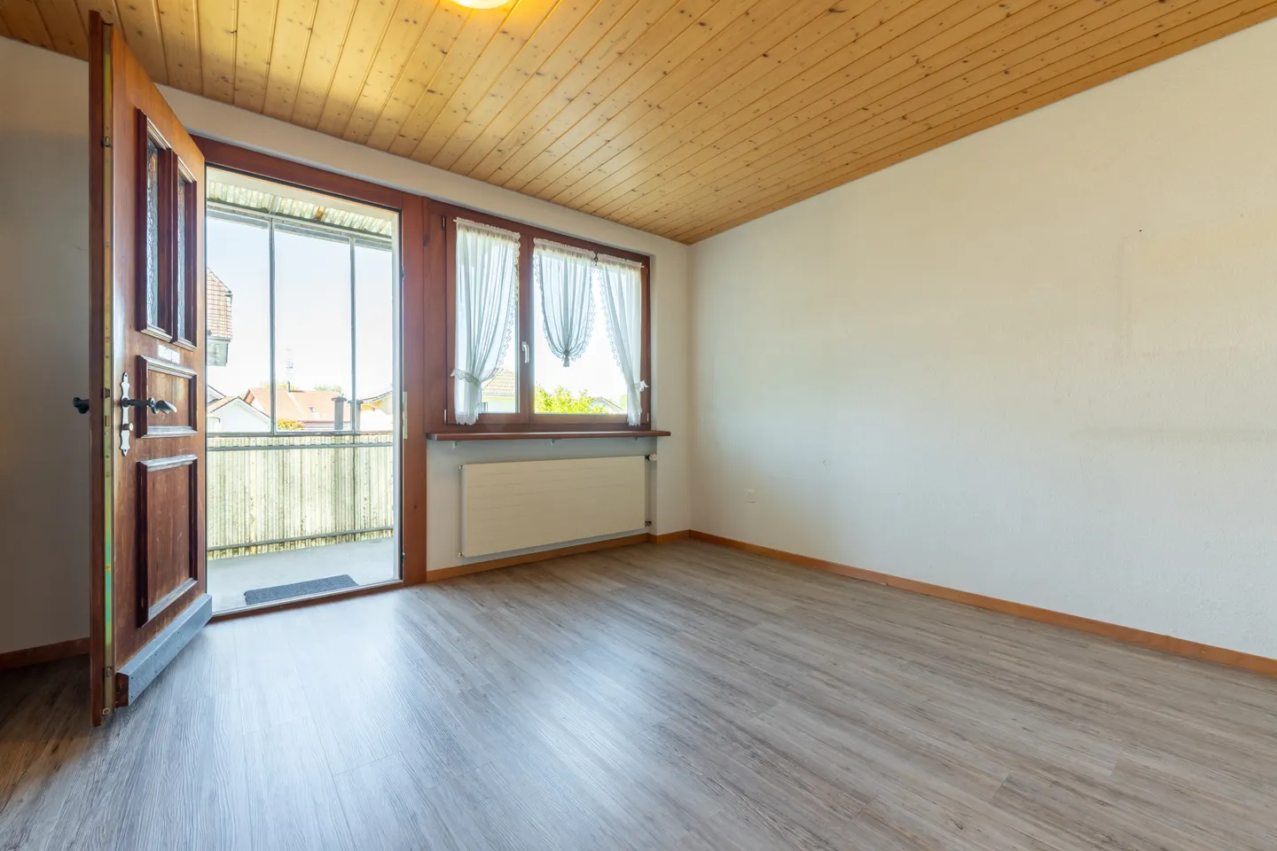 Geräumiges Einfamilienhaus mit Garten - Foto 2 von 13