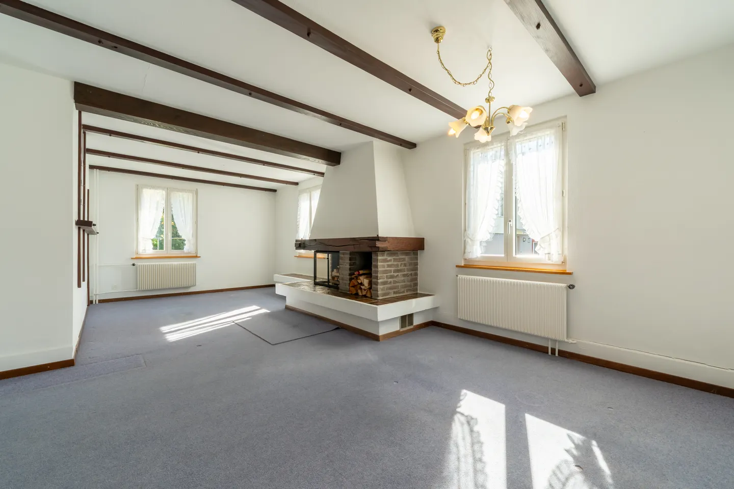 Geräumiges Einfamilienhaus mit Garten - Foto 3 von 13