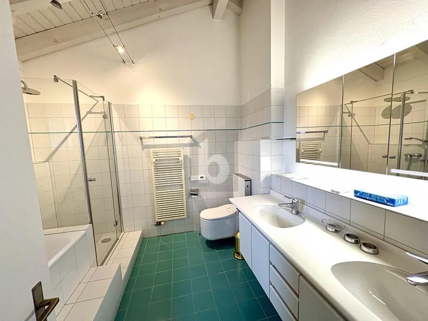 QUIET, CENTRAL AND WITH LAKE VIEW - Photo 5 of 6