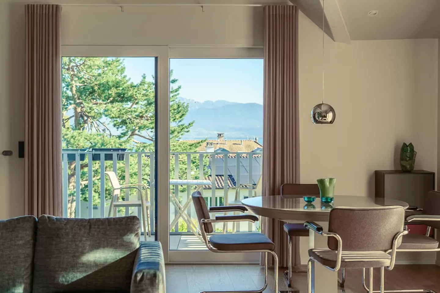 Appartement contemporain avec vue sur le lac - Photo 1 sur 13