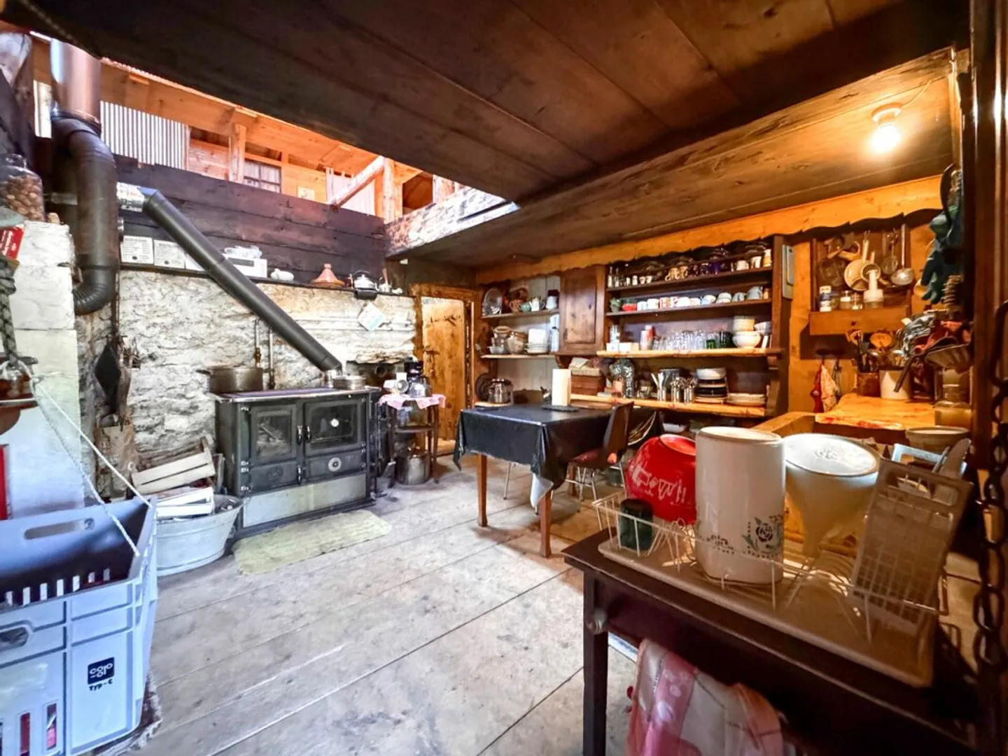 Rare Object - Chalet with 7.5 Rooms, Embedded in 28,000 m² of Forest and Meadow. - Photo 3 of 18