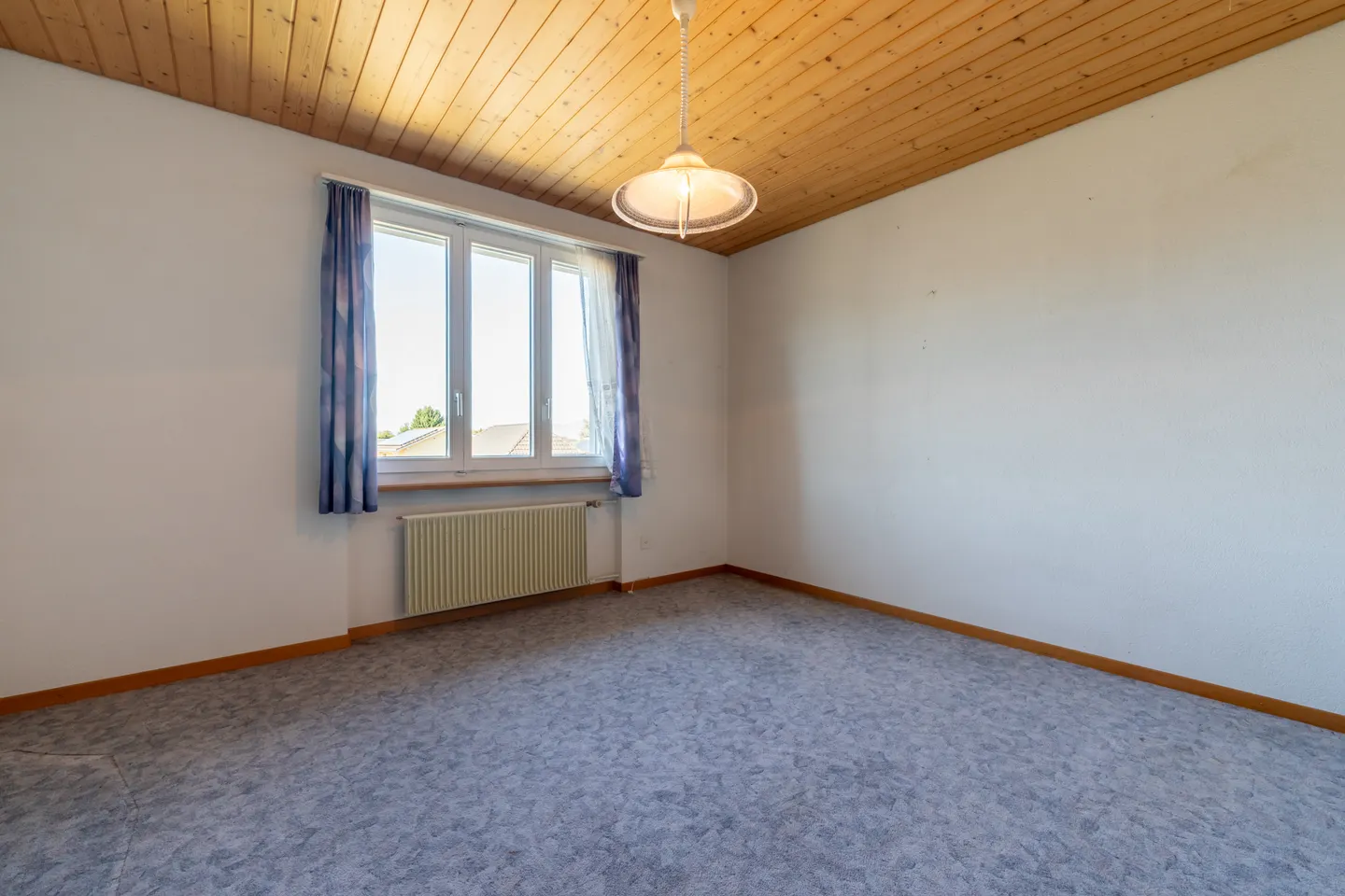 Geräumiges Einfamilienhaus mit Garten - Foto 8 von 13