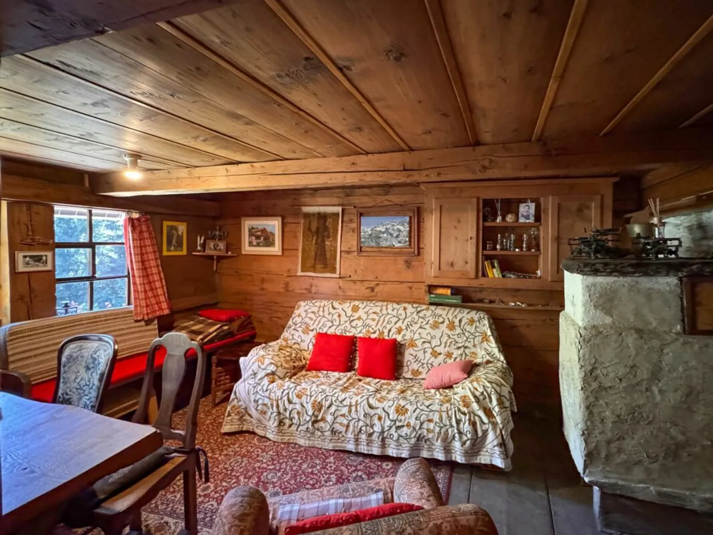 Rare Object - Chalet with 7.5 Rooms, Embedded in 28,000 m² of Forest and Meadow. - Photo 4 of 18