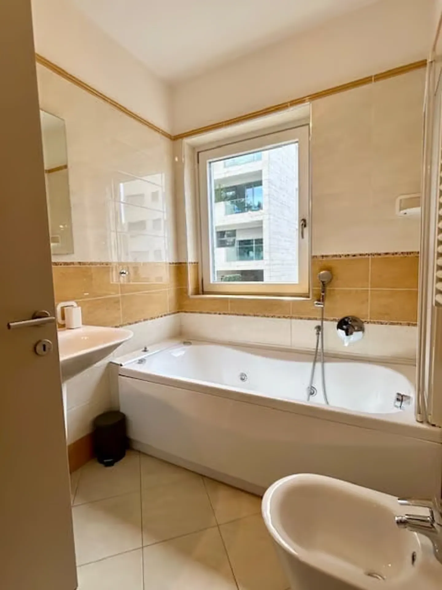 Zona Cassarate - 3.5 Room Furnished - Photo 20 of 21