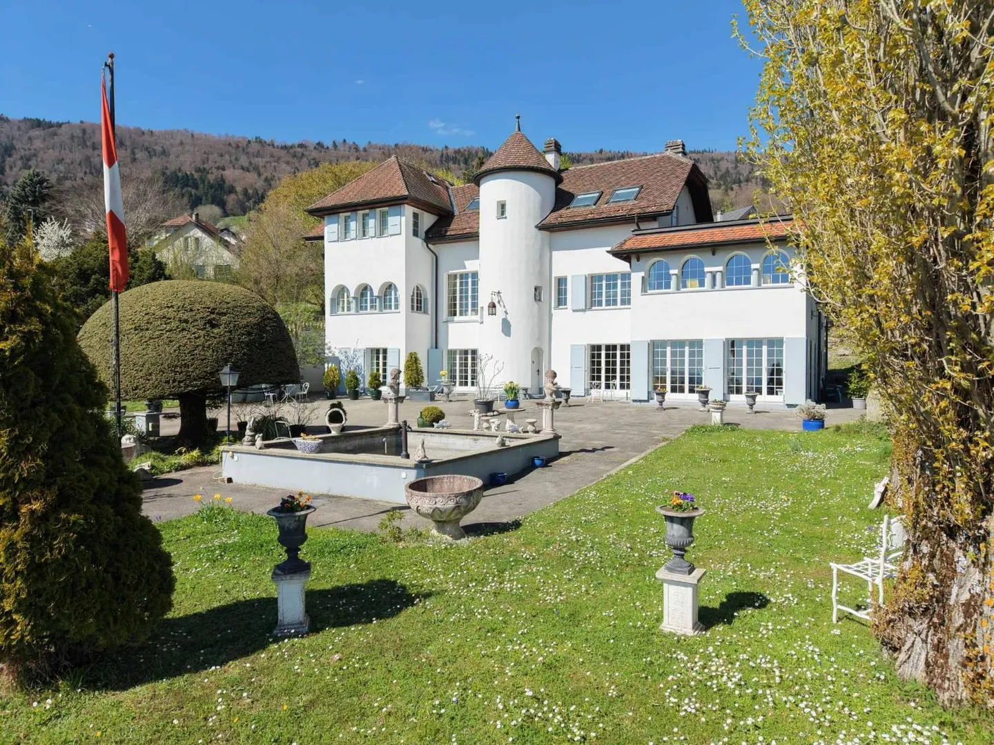Einzigartiges Anwesen mit Seeblick - Foto 1 von 13