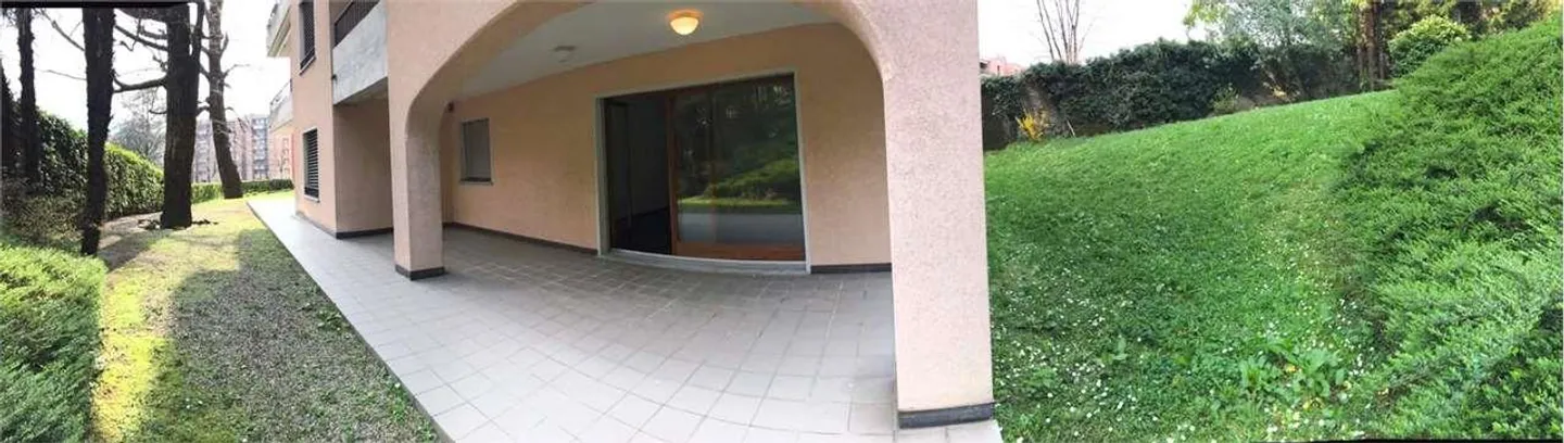 Castagnola, excellent 2.5 with private patio - Photo 2 of 13
