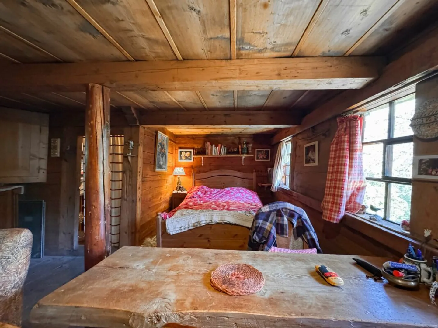 Rare Object - Chalet with 7.5 Rooms, Embedded in 28,000 m² of Forest and Meadow. - Photo 5 of 18