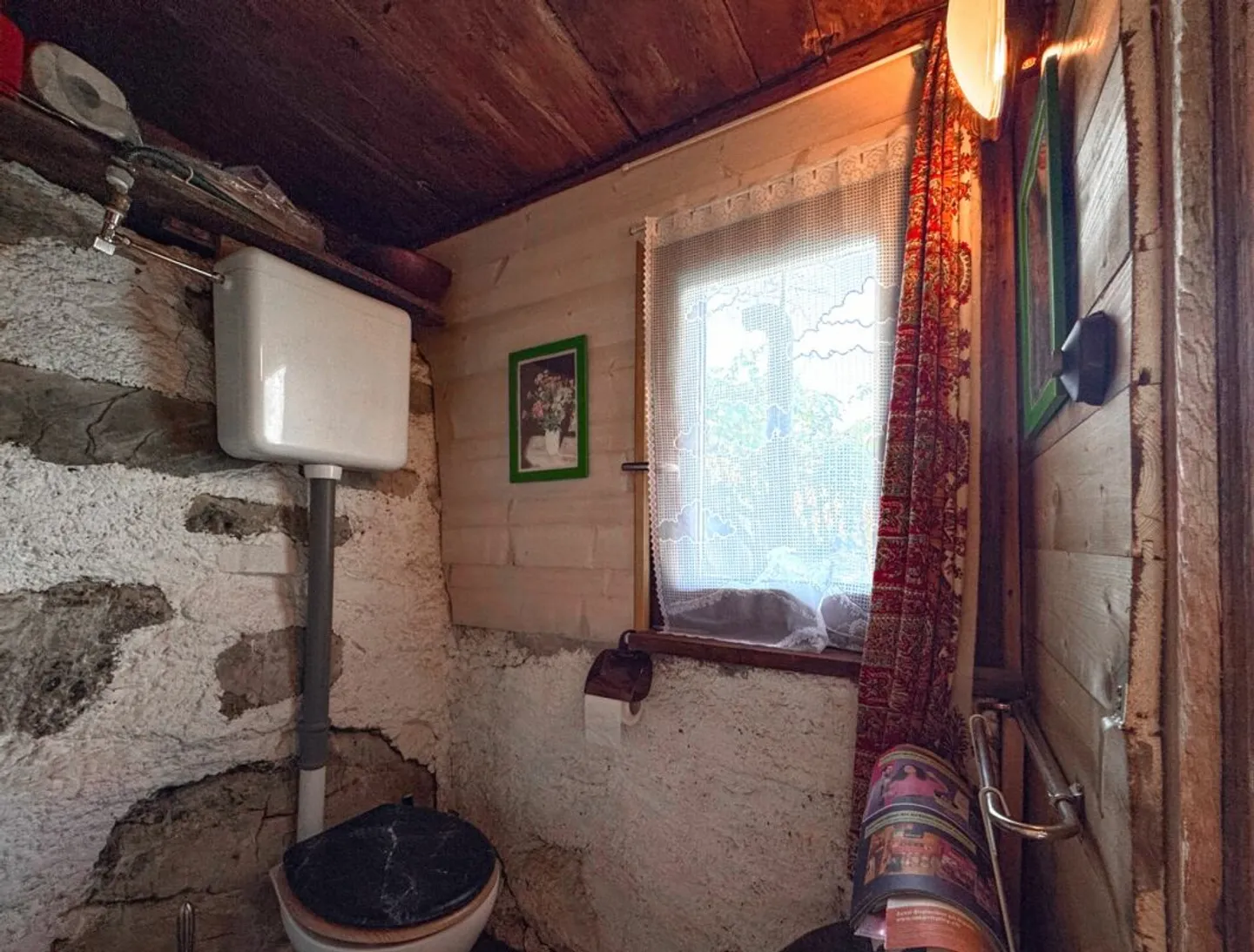 Rare Object - Chalet with 7.5 Rooms, Embedded in 28,000 m² of Forest and Meadow. - Photo 13 of 18