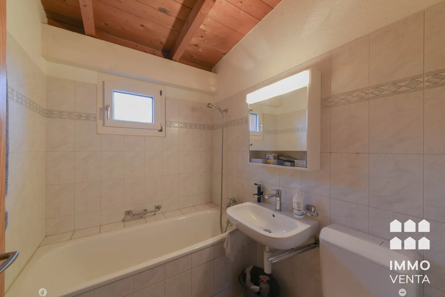 Helle 3-Zimmer-Wohnung mit Balkon - Foto 7 von 9