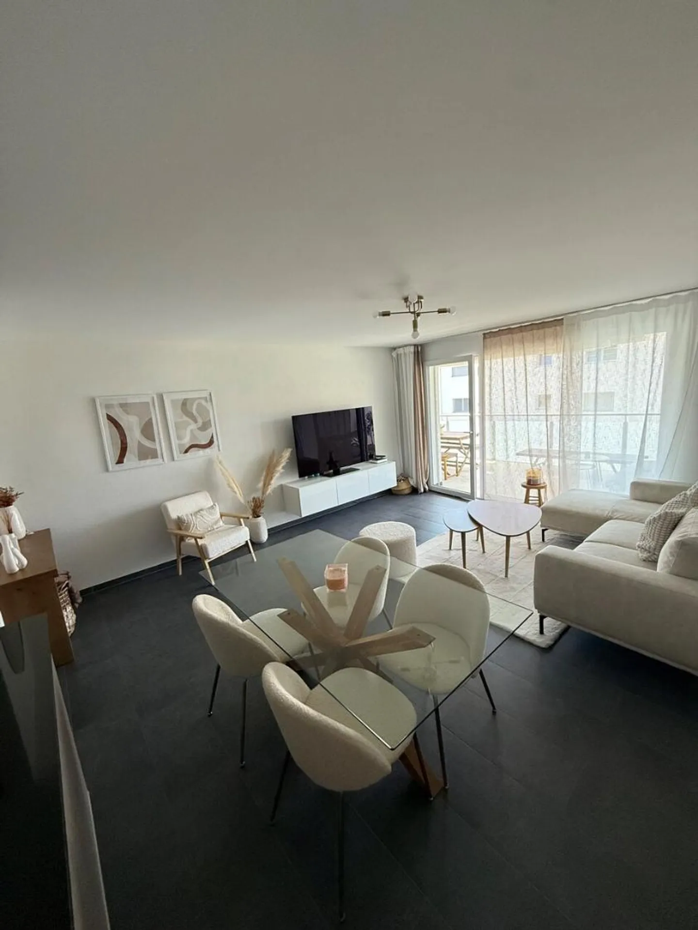 2.5 Room Apartment - Photo 1 of 6