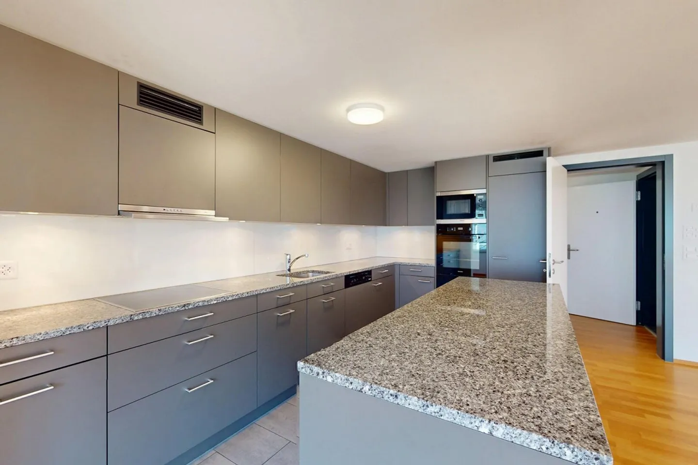 Attractive 5.5-room apartment with stunning views - Photo 2 of 9