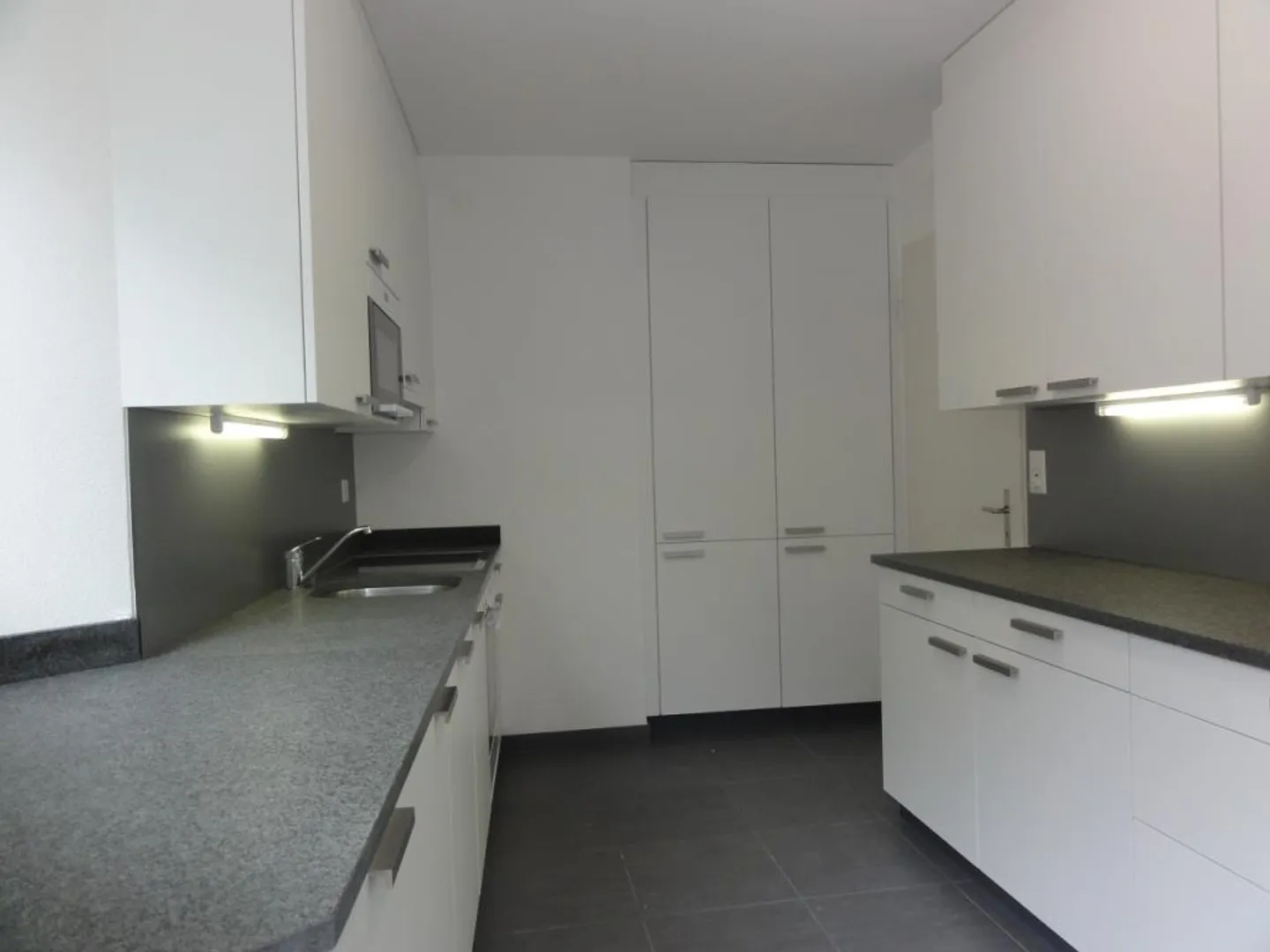 Grande appartamento di 5.5 stanze nel centro di Visp - Foto 3 di 7