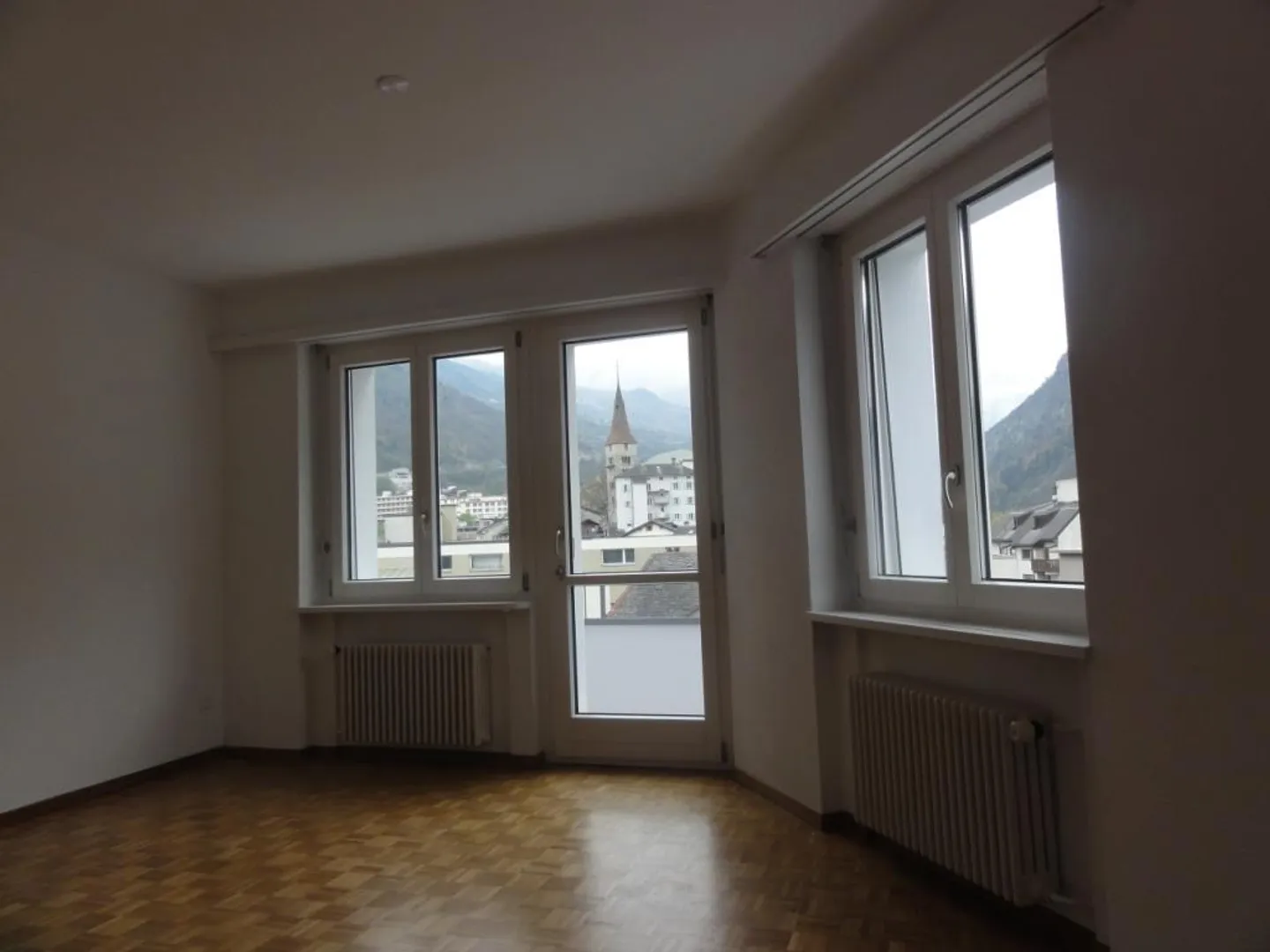 Grande appartamento di 5.5 stanze nel centro di Visp - Foto 4 di 7