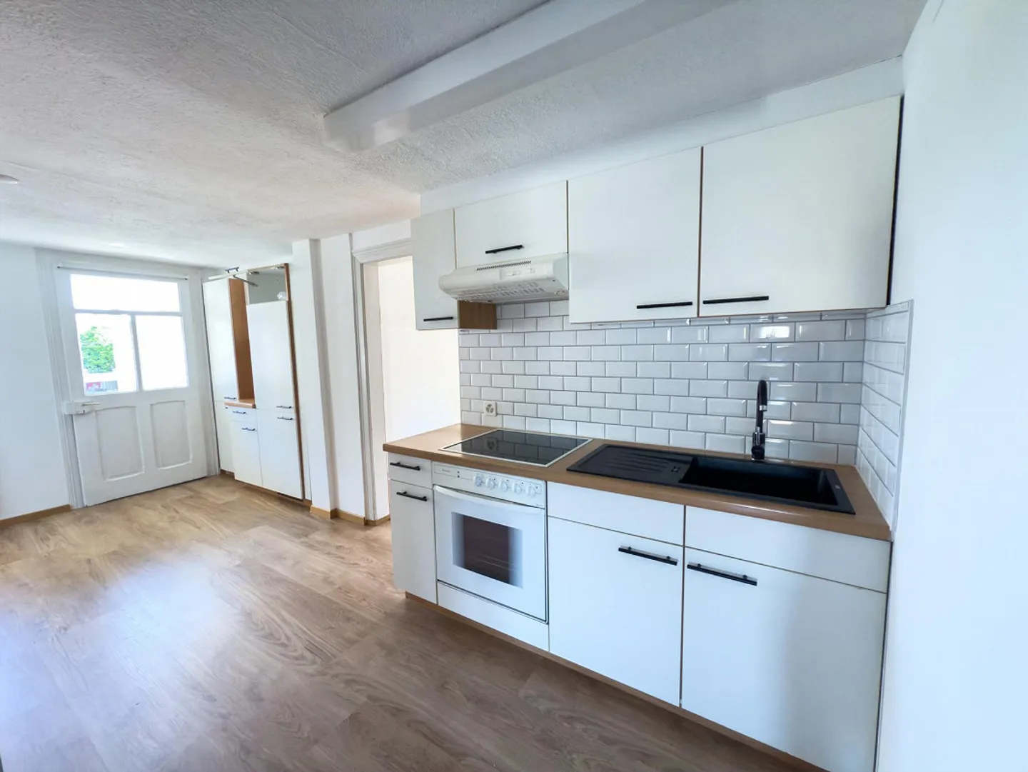 Charming old apartment in a tax-efficient community - Photo 8 of 27