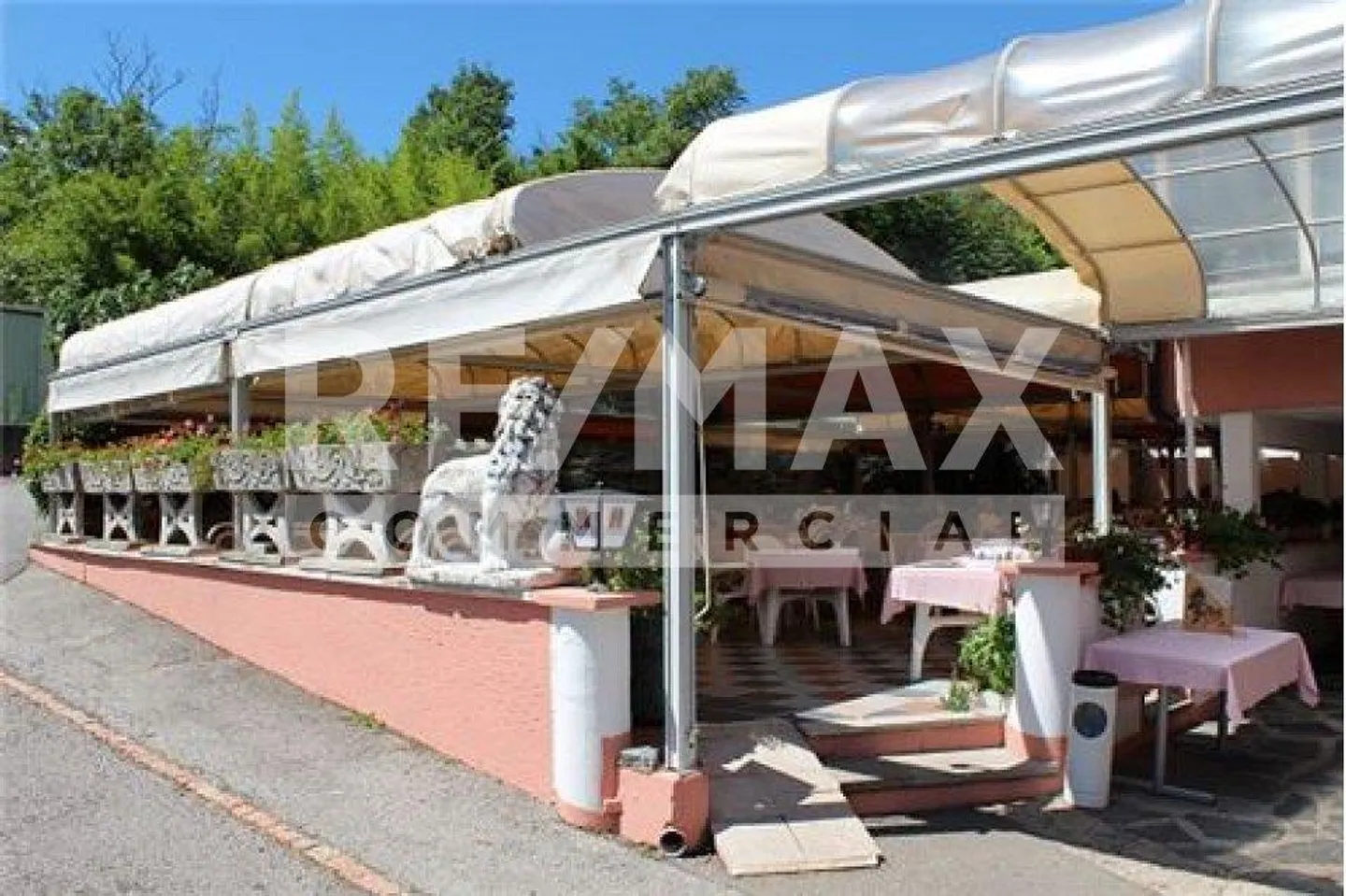 Albergo con magnifico parco e vista lago - Foto 7 di 13