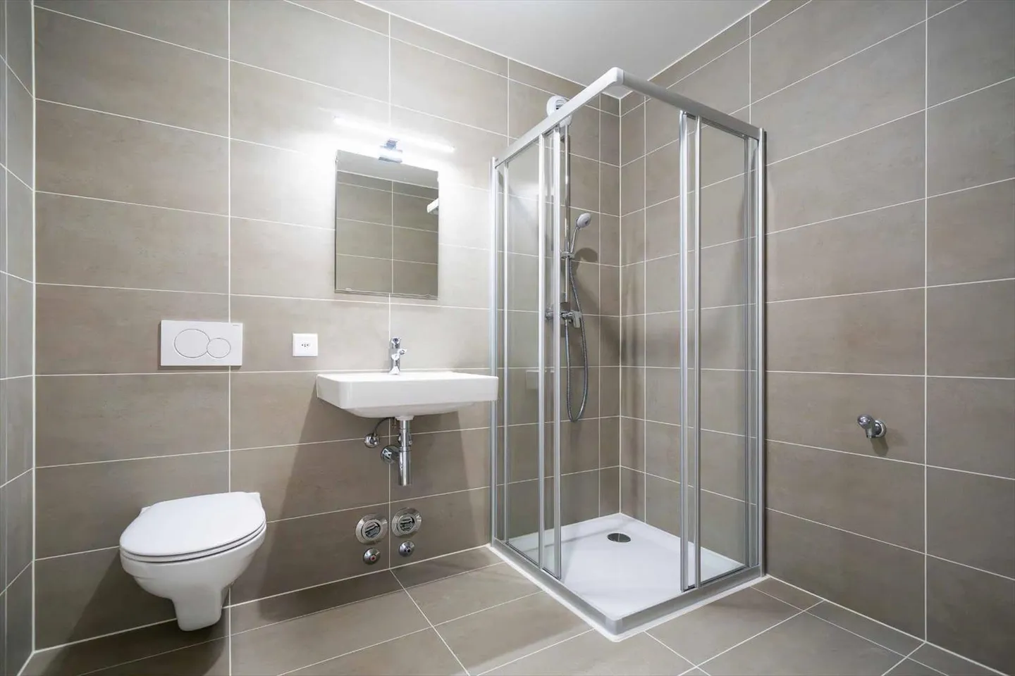 Spacious 2.5 rooms with balcony, close to the lake and universities - Photo 5 of 6