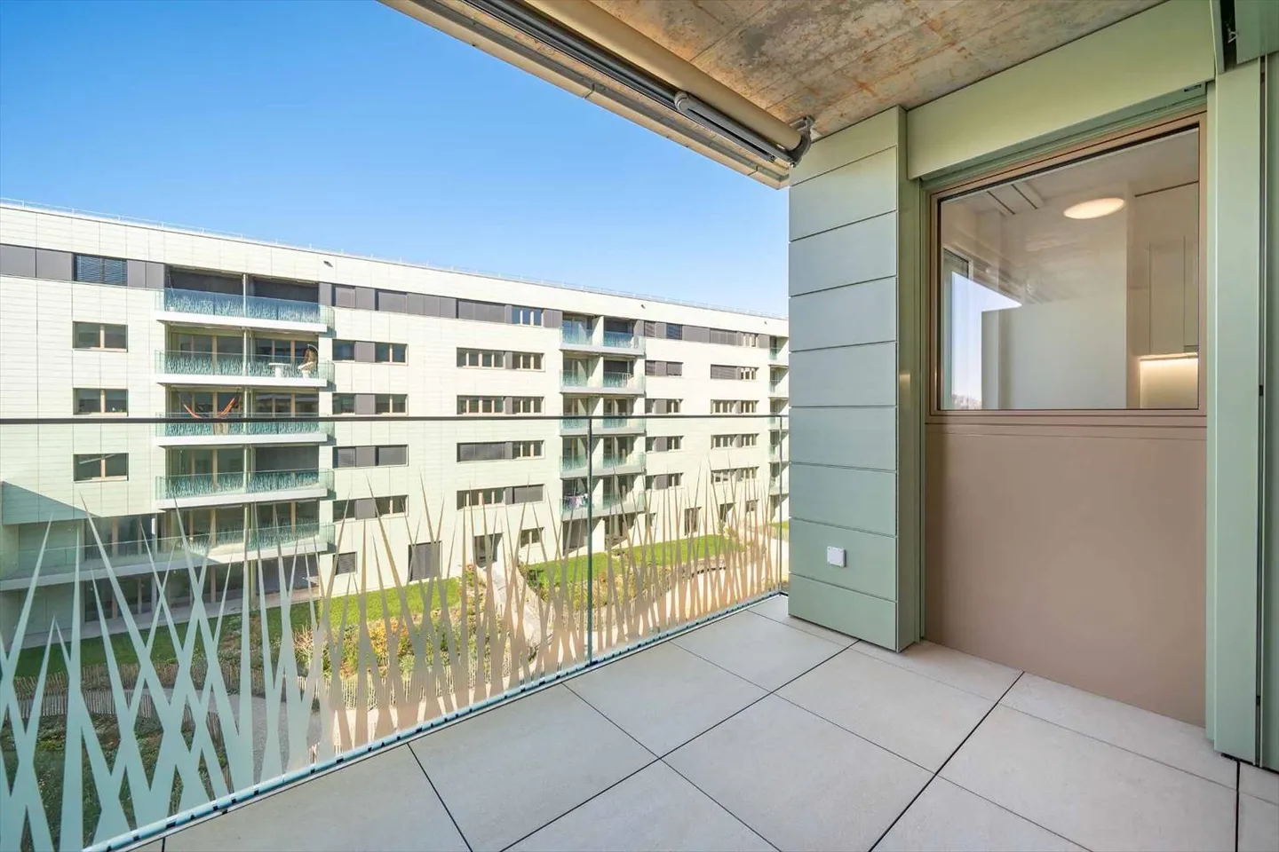 Spacious 2.5 rooms with balcony, close to the lake and universities - Photo 6 of 6