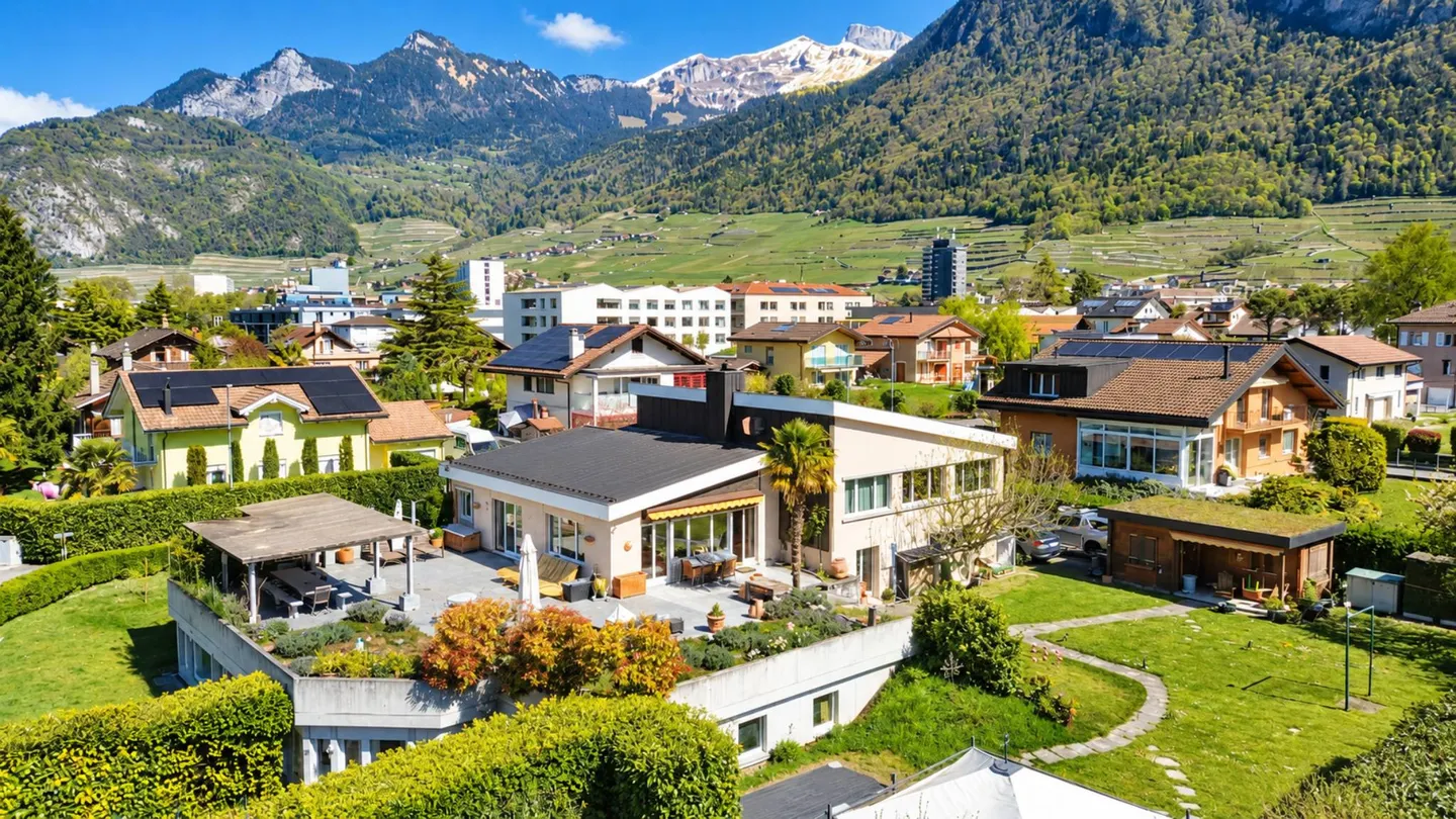 Charmantes Familienhaus mit Garten - Foto 1 von 13